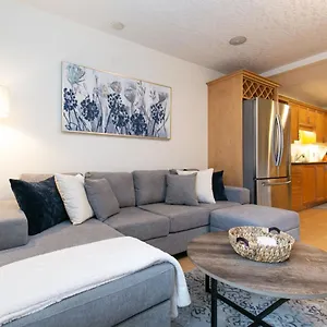 https://the-royal-bay-getaway.richmond-hotels.com